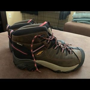 Keen Targhee II hiking boots